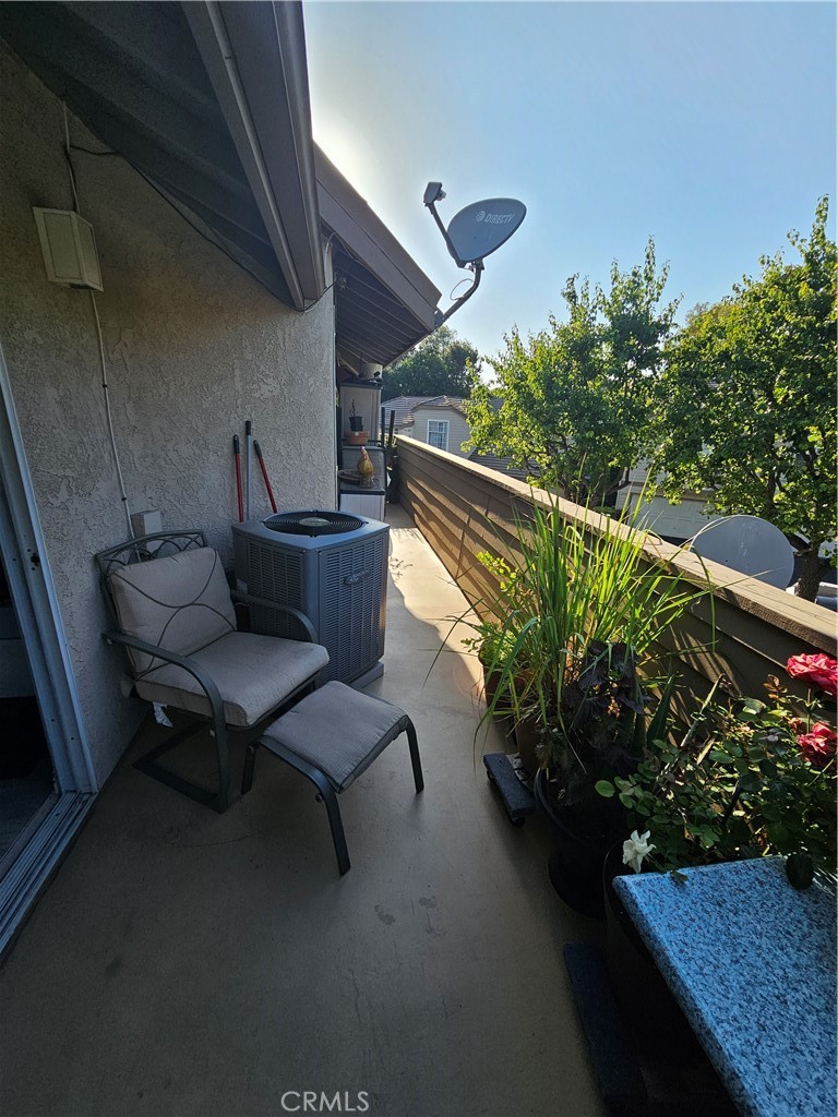 https://media.crmls.org/medias/a17e13b7-3e17-4632-b242-a8ff8a434c05.jpg?preset=X-Large