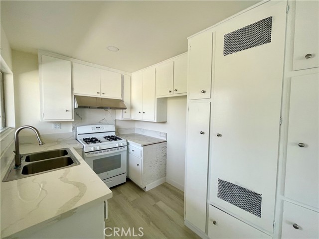 660 E 6Th Street, Azusa CA: https://media.crmls.org/medias/a17e2dc9-4f09-4a77-8bf8-531aa5bf8bf3.jpg