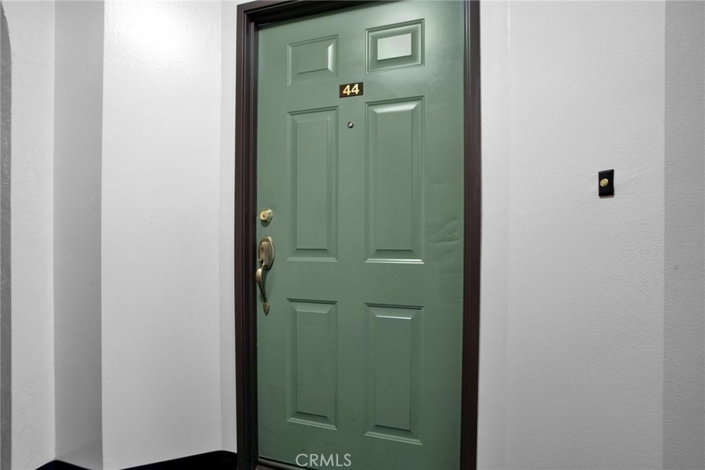 https://media.crmls.org/medias/a17e86e2-da6a-4908-8bbe-c7e4c29b74bd.jpg?preset=X-Large