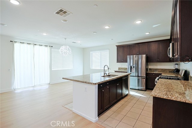 Detail Gallery Image 7 of 45 For 1461 Pluto Ct, Beaumont,  CA 92223 - 4 Beds | 3 Baths