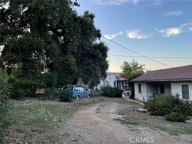 Separate entrance to guest house