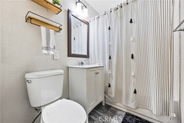 8975 Driftwood Dr, Riverside CA: https://media.crmls.org/medias/a17fca6b-a37e-49c2-92a6-c945c144e332.jpg