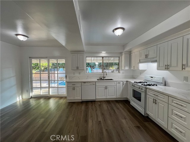 15902 Londelius Street photo 3