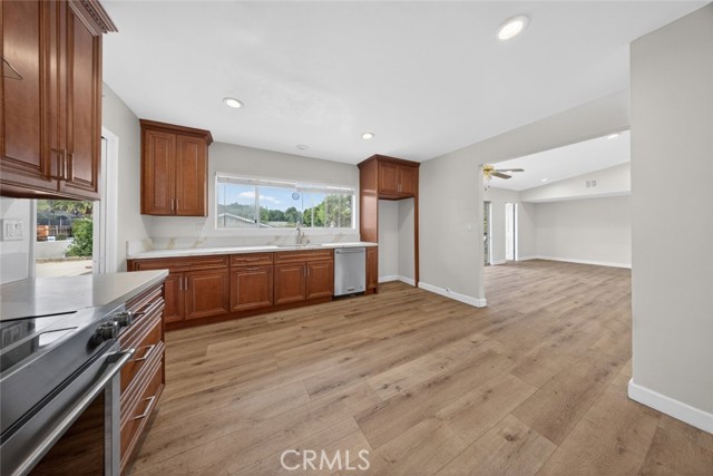 Detail Gallery Image 18 of 41 For 10346 Siesta Dr, Sunland,  CA 91040 - 2 Beds | 3 Baths