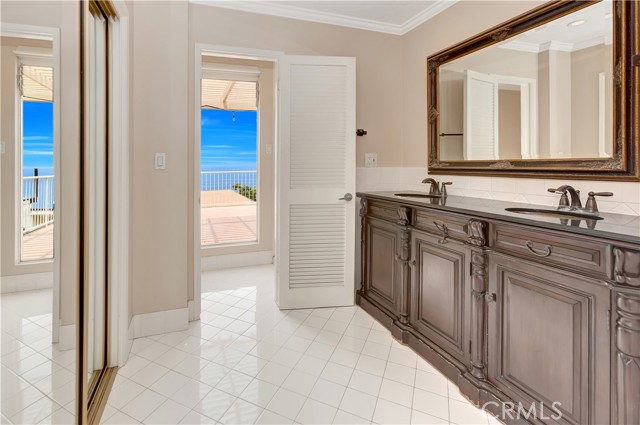 176 Sunset Terrace, Laguna Beach CA: https://media.crmls.org/medias/a182c6c6-5153-48fb-85df-04d1a3e928cf.jpg