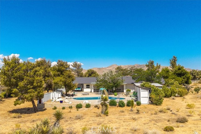 9124 Joshua Lane, Yucca Valley CA: https://media.crmls.org/medias/a1834a8d-e8e0-44fb-b001-fc5922bab1da.jpg
