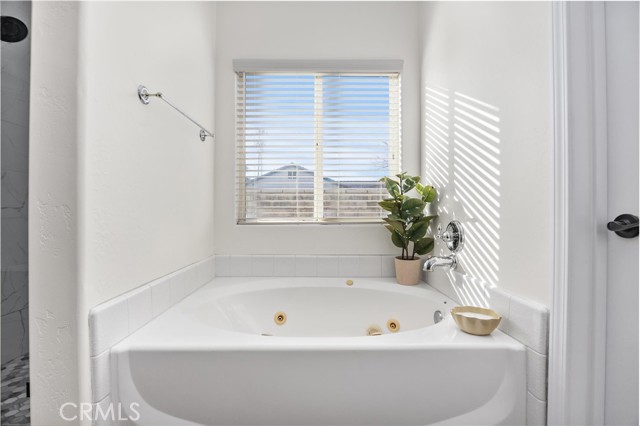 11515 Regarse, Bakersfield CA: https://media.crmls.org/medias/a183a505-9fcf-429c-b0ef-3707a22011b2.jpg