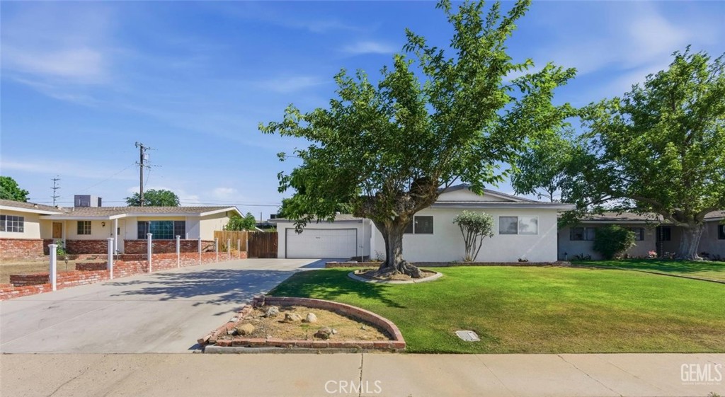 916 Alandale Avenue