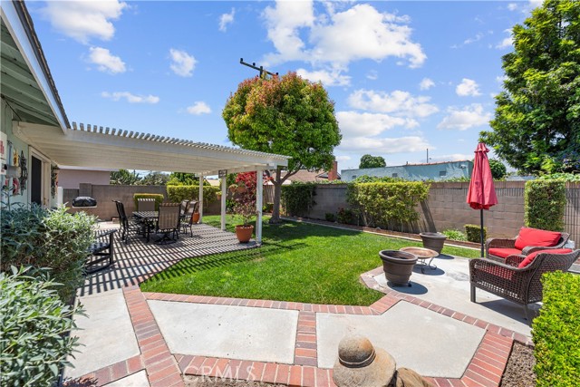 15291 Newcastle Lane, Huntington Beach CA: https://media.crmls.org/medias/a183f4de-8d85-403b-8cc4-b1bb459bac54.jpg