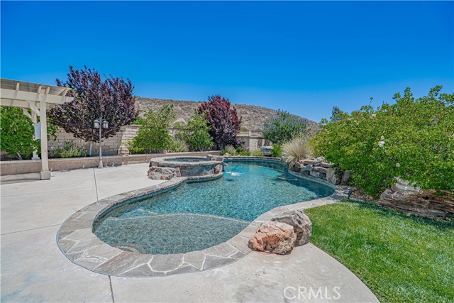22348 Driftwood Court, Saugus CA: https://media.crmls.org/medias/a184386d-0fe3-4b0f-bd7f-67c040cc87bc.jpg