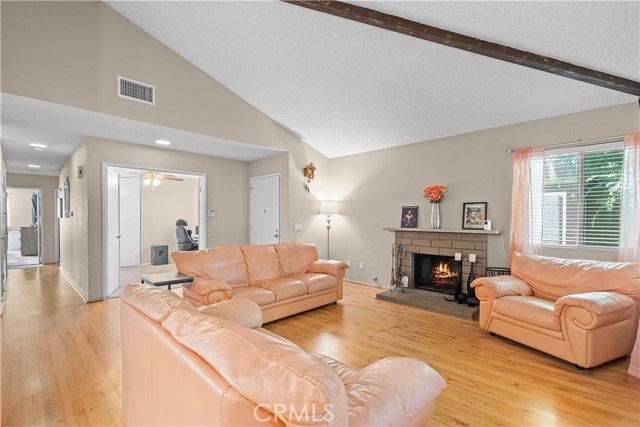 Detail Gallery Image 5 of 29 For 3204 Little Mountain Dr #B,  San Bernardino,  CA 92405 - 3 Beds | 2 Baths