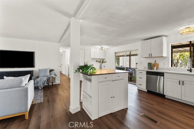 Detail Gallery Image 14 of 36 For 300 N Rampart St #127,  Orange,  CA 92868 - 4 Beds | 2 Baths