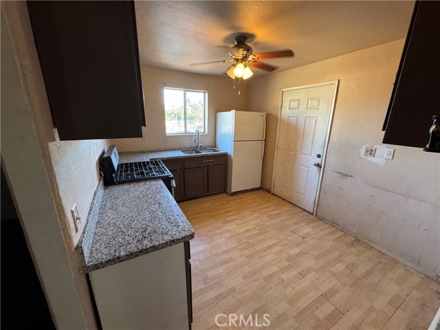 Detail Gallery Image 12 of 21 For 326 N Grant Ave, Corona,  CA 92882 - 2 Beds | 1 Baths