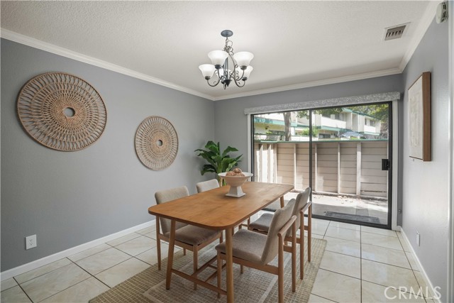 Detail Gallery Image 6 of 32 For 23542 Newhall Ave #5,  Newhall,  CA 91321 - 3 Beds | 3 Baths