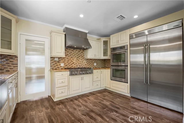 Detail Gallery Image 26 of 59 For 1025 E San Jose Ave, Burbank,  CA 91501 - 6 Beds | 6 Baths