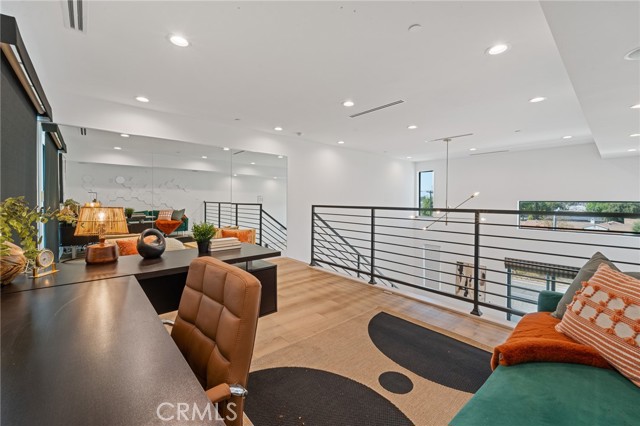 Detail Gallery Image 24 of 27 For 11314 Victory Bld, North Hollywood,  CA 91606 - 3 Beds | 3/1 Baths