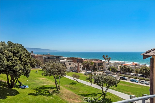 225 27th Street, Manhattan Beach, California 90266, 4 Bedrooms Bedrooms, ,2 BathroomsBathrooms,Residential,Sold,27th,SB21159136