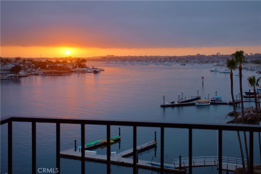 https://media.crmls.org/medias/a18a7b60-3455-4497-aee1-a390fdd114d3.jpg?preset=X-Large