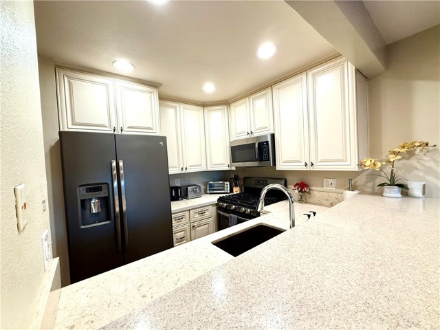 Detail Gallery Image 7 of 31 For 1371 S Walnut St #3006,  Anaheim,  CA 92802 - 2 Beds | 1/1 Baths