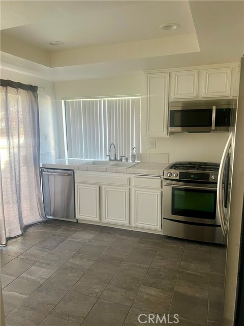 Kitchen Angel 4 / patio access