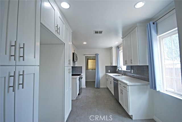10622 Zelzah Avenue, Granada Hills CA: https://media.crmls.org/medias/a18b668e-8b6c-454f-ba3a-880f42e71f2b.jpg