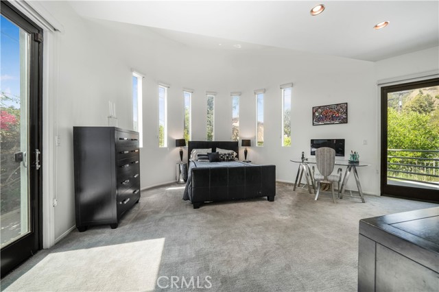 8100 Laurelmont Drive, Los Angeles CA: https://media.crmls.org/medias/a18c8430-b5a9-49cb-9ecf-2490cb19c6ab.jpg