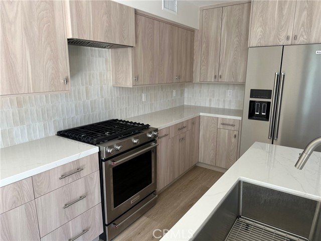 Detail Gallery Image 3 of 15 For 222 Cedar St #B,  Newport Beach,  CA 92663 - 2 Beds | 2 Baths