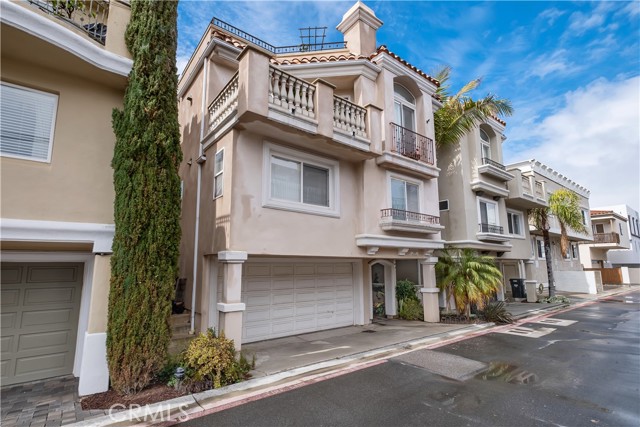 154 Manhattan Avenue, Hermosa Beach, California 90254, 3 Bedrooms Bedrooms, ,2 BathroomsBathrooms,Residential,Sold,Manhattan,SB22064844