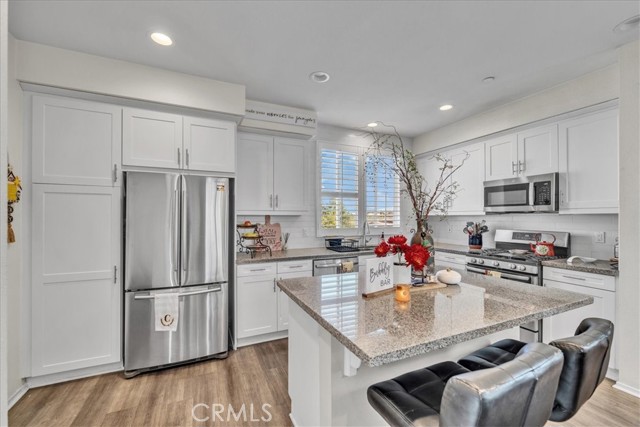 Detail Gallery Image 4 of 33 For 1038 Savi Dr #101,  Corona,  CA 92878 - 3 Beds | 2/2 Baths