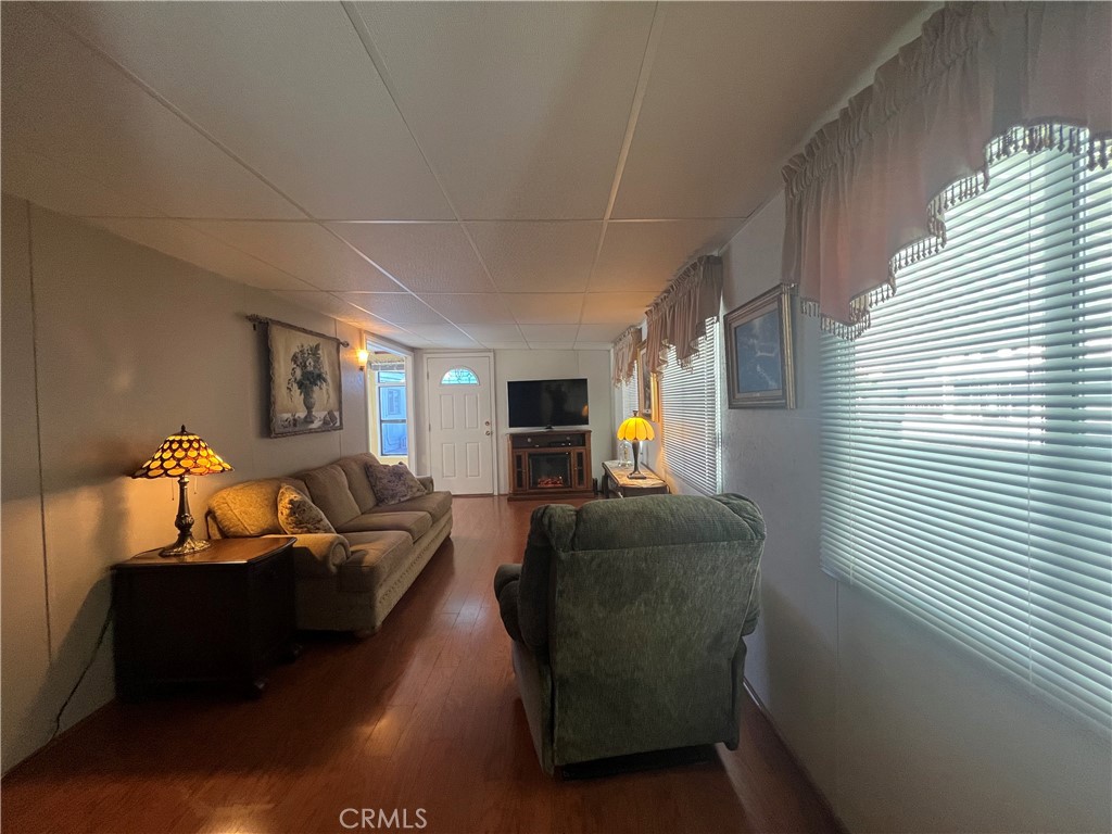 https://media.crmls.org/medias/a18dfee9-8368-46b3-ace0-51f37b1c8781.jpg?preset=X-Large