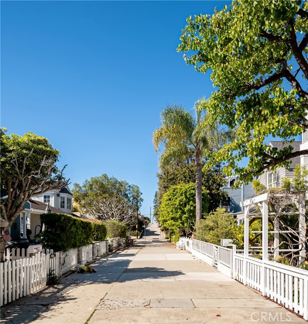 517 5th Street, Manhattan Beach, California 90266, 3 Bedrooms Bedrooms, ,2 BathroomsBathrooms,Residential,Sold,5th,SB22046594
