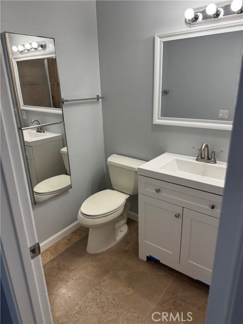 Detail Gallery Image 26 of 28 For 13602 La Jolla Cir #B,  La Mirada,  CA 90638 - 2 Beds | 2 Baths