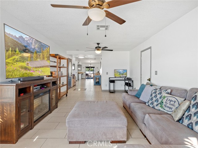 Detail Gallery Image 15 of 55 For 14798 Dos Palmas, Victorville,  CA 92392 - 4 Beds | 2 Baths