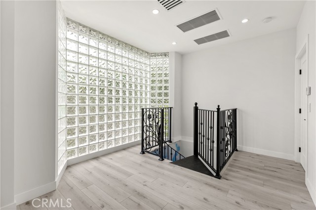 5965 Nora Lynn Drive, Woodland Hills CA: https://media.crmls.org/medias/a191669d-8a0e-4a02-b9c3-1ebdebd1c971.jpg
