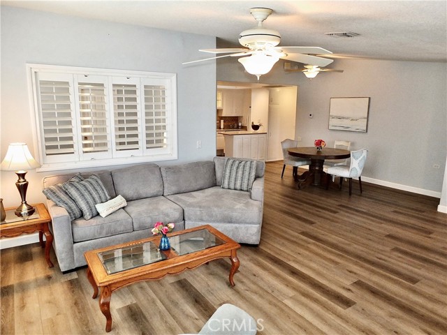 Detail Gallery Image 9 of 53 For 1560 Homewood Rd #114-L,  Seal Beach,  CA 90740 - 2 Beds | 2 Baths