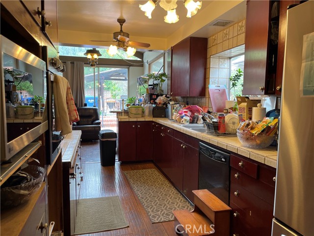 643 W Alegria Avenue, Sierra Madre CA: https://media.crmls.org/medias/a191cc9c-174c-4129-a9a0-eab28dbcb689.jpg