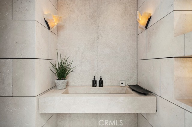 88 Emerald, Laguna Beach CA: https://media.crmls.org/medias/a1924b15-4f22-425e-81a8-f9f010f13d91.jpg