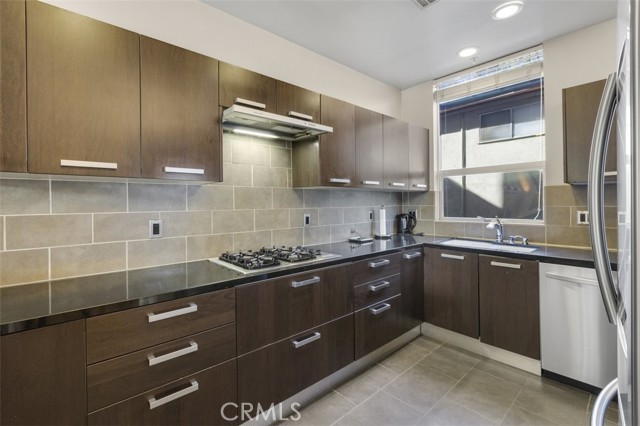 Detail Gallery Image 18 of 31 For 11815 Laurelwood Dr #12,  Studio City,  CA 91604 - 2 Beds | 2/1 Baths