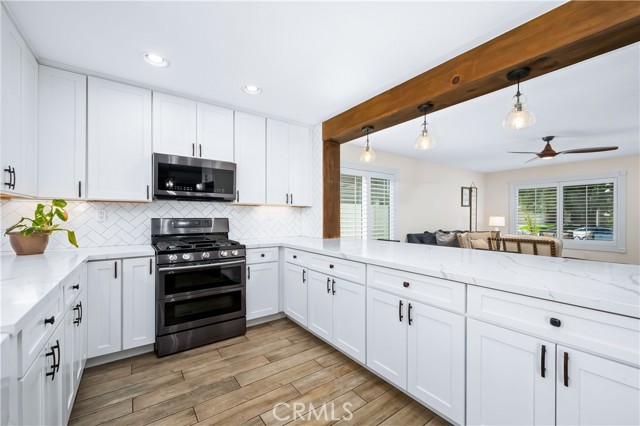 33037 Paterno Street, Temecula CA: https://media.crmls.org/medias/a19351c5-ba03-49d1-a478-0c71d15df33b.jpg