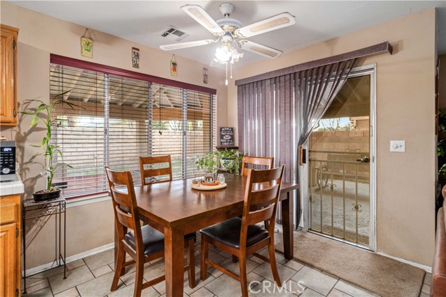 Detail Gallery Image 14 of 48 For 1806 E Mesa Dr, Lancaster,  CA 93535 - 4 Beds | 3 Baths