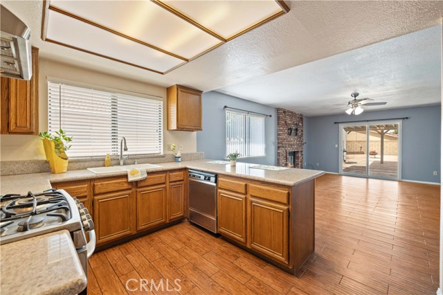 Detail Gallery Image 13 of 26 For 1819 Acosta Ave, Lancaster,  CA 93535 - 3 Beds | 2 Baths