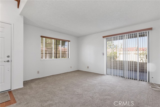 Detail Gallery Image 3 of 22 For 19185 Elm Dr, Apple Valley,  CA 92308 - 2 Beds | 1/1 Baths