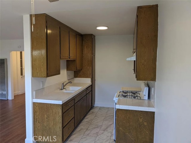 Detail Gallery Image 9 of 33 For 631 San Jose #F,  Burbank,  CA 91501 - 1 Beds | 1 Baths