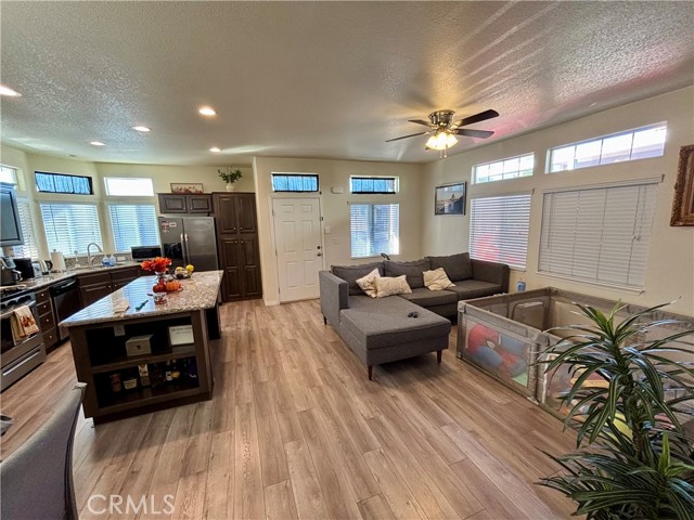 Detail Gallery Image 12 of 41 For 2139 E 4th #90,  Ontario,  CA 91764 - 3 Beds | 2 Baths