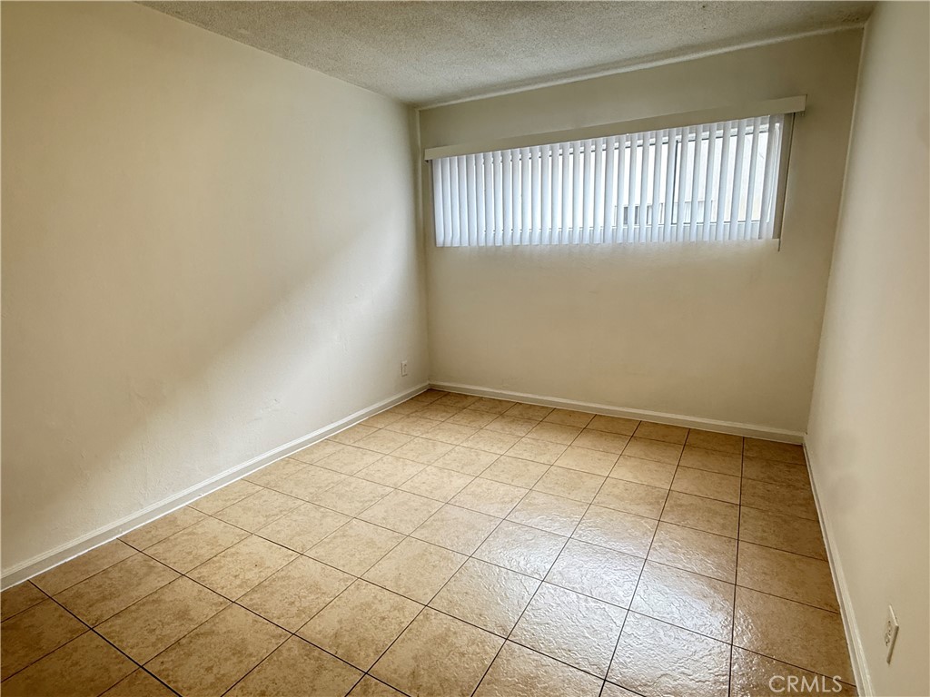 MLS #OC25253990 image #9