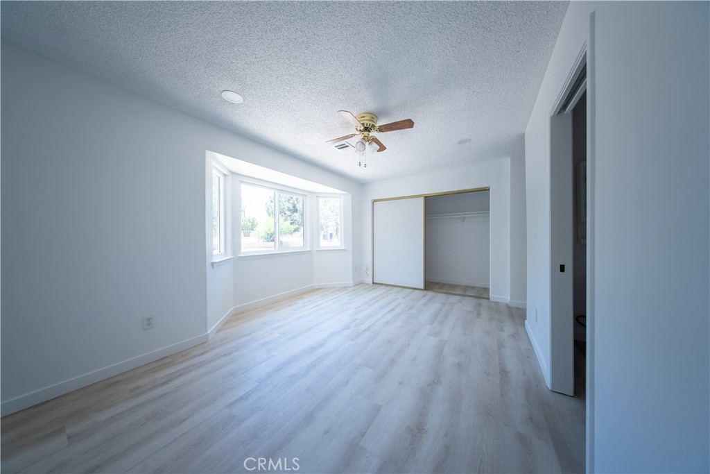 https://media.crmls.org/medias/a197ce5c-5085-4e83-9250-83ec0c489296.jpg?preset=X-Large