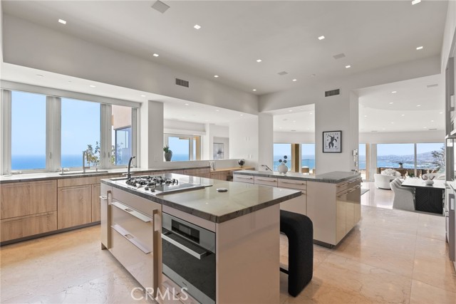900 Gainsborough Drive, Laguna Beach CA: https://media.crmls.org/medias/a1986f4f-cb20-4c51-9916-88564ae1775c.jpg
