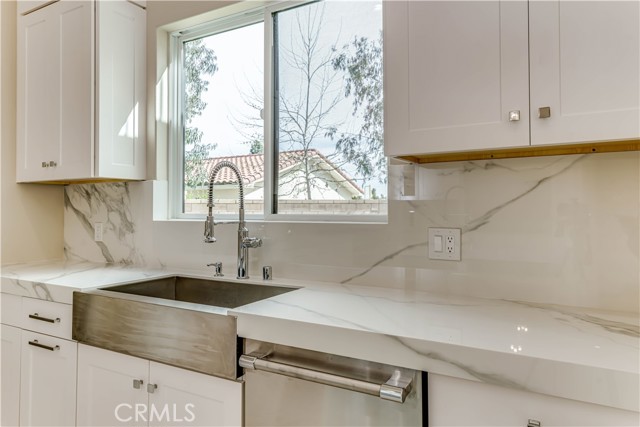 Detail Gallery Image 8 of 40 For 10168 Lightbreeze Cir, Huntington Beach,  CA 92646 - 5 Beds | 5/1 Baths