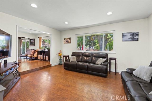 Detail Gallery Image 3 of 39 For 63 Our Way, Chico,  CA 95973 - 3 Beds | 2/1 Baths