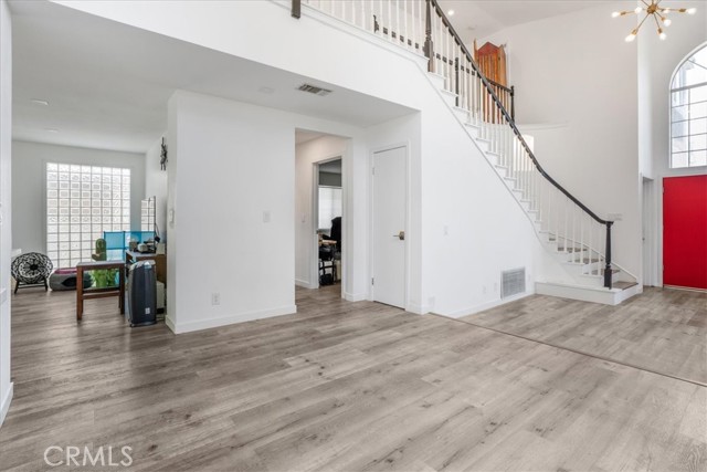 2481 S Bundy Drive, Los Angeles CA: https://media.crmls.org/medias/a19a16c9-5c4b-4b4f-b229-1d9c0344e82b.jpg